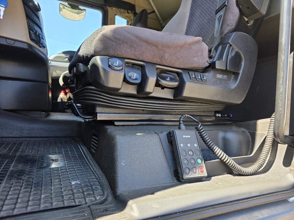 Fahrzeugabbildung MAN 18.500 TGX, retarder, Doppeltank