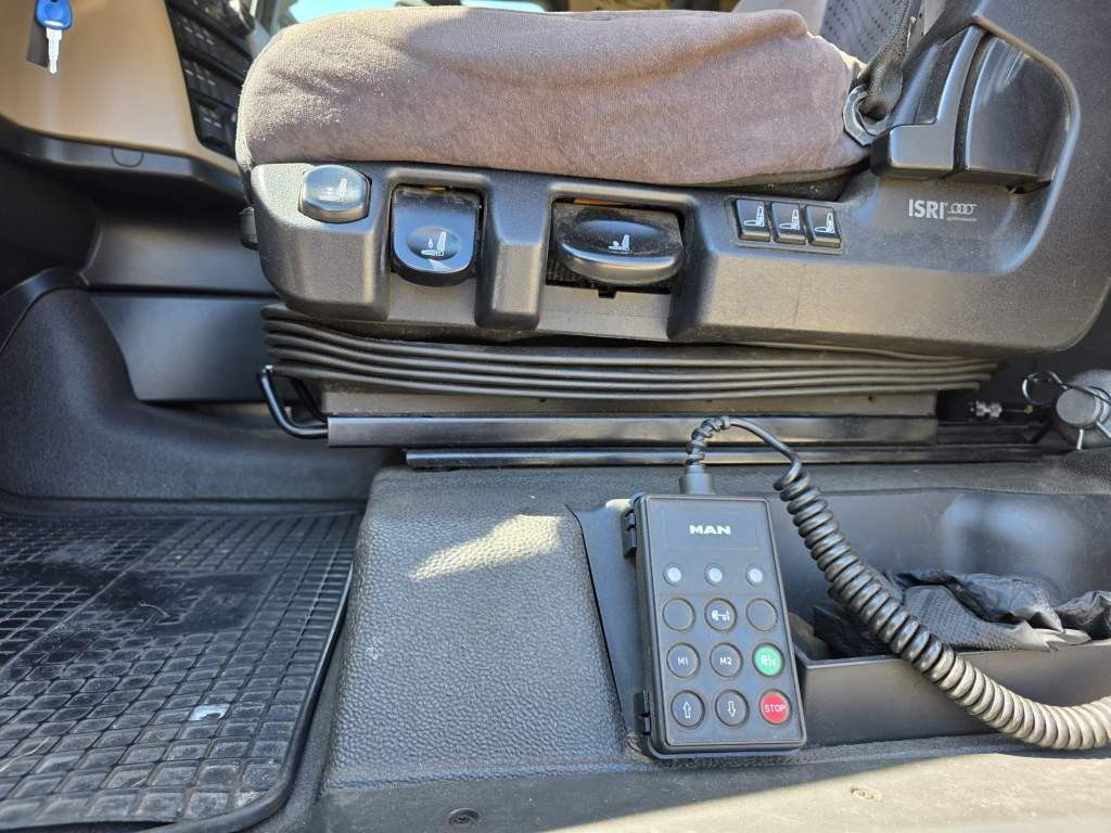 Fahrzeugabbildung MAN 18.500 TGX, retarder, Doppeltank