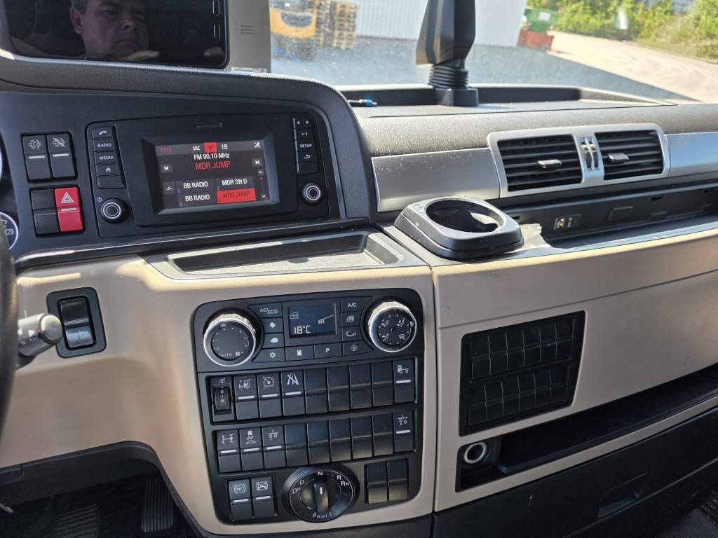 Fahrzeugabbildung MAN 18.500 TGX, retarder, Doppeltank