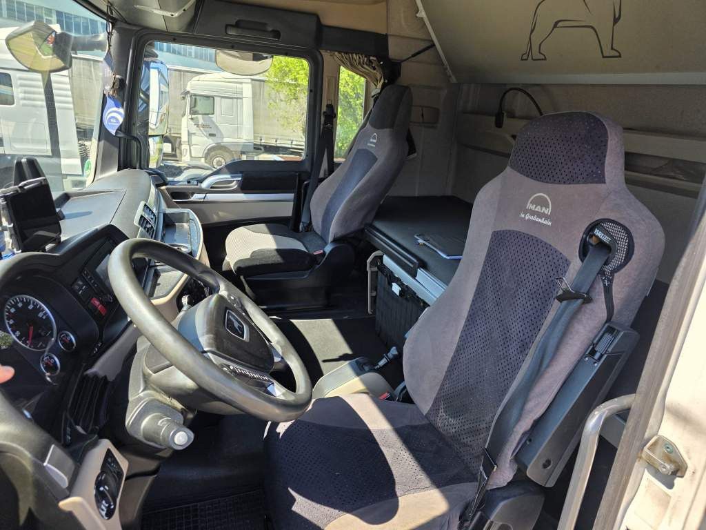 Fahrzeugabbildung MAN 18.500 TGX, retarder, Doppeltank