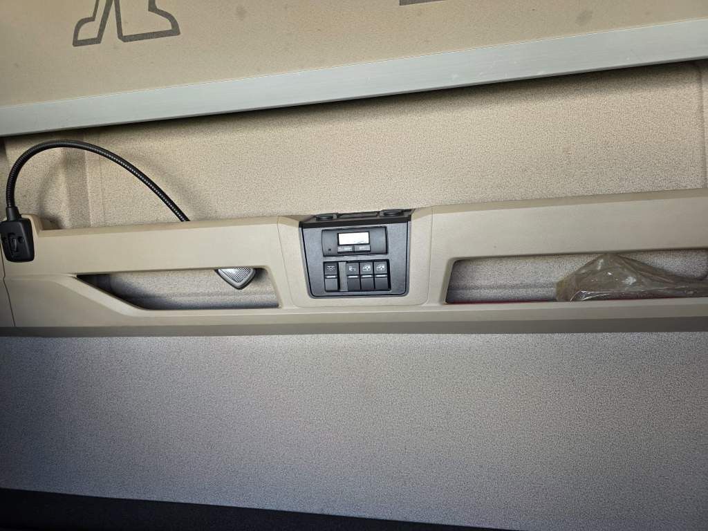 Fahrzeugabbildung MAN 18.500 TGX, retarder, Doppeltank