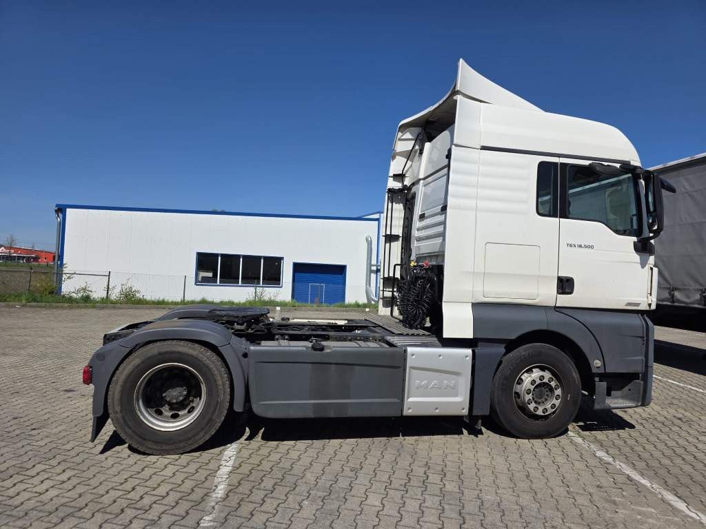 Fahrzeugabbildung MAN 18.500 TGX, retarder, Doppeltank