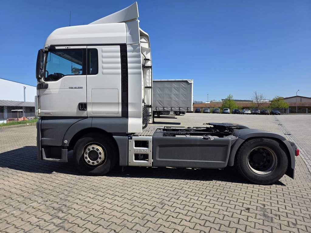 Fahrzeugabbildung MAN 18.500 TGX, retarder, Doppeltank