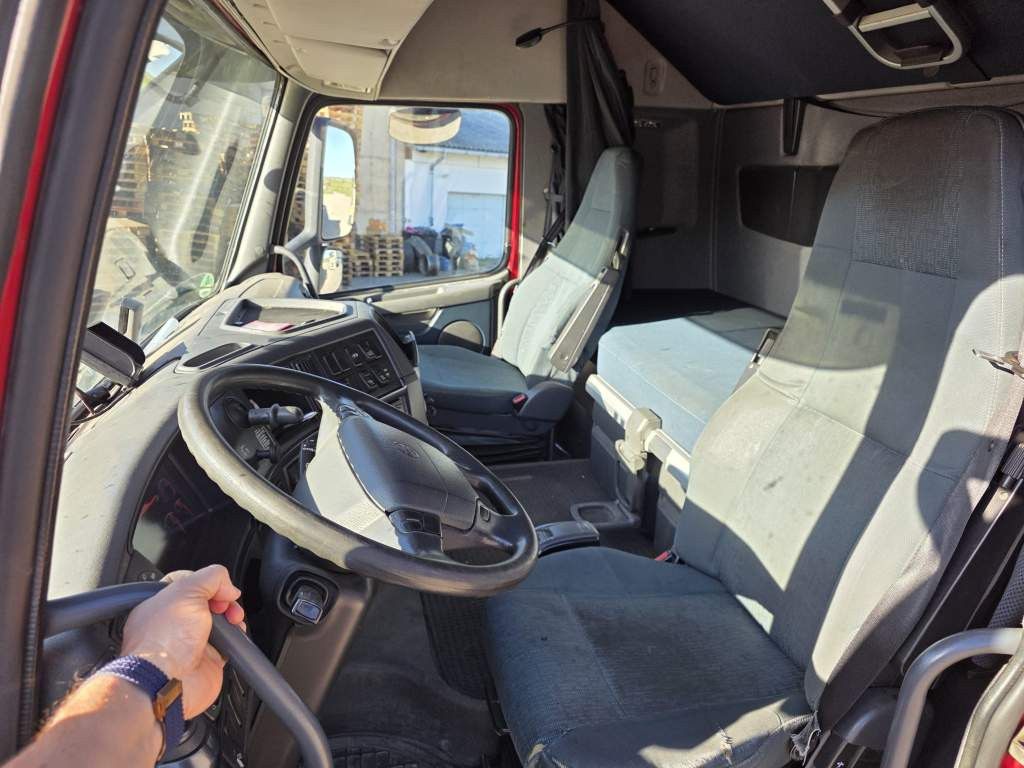 Fahrzeugabbildung Volvo FH 460 Globe Baustoffpritsche mit Kran Palfinger