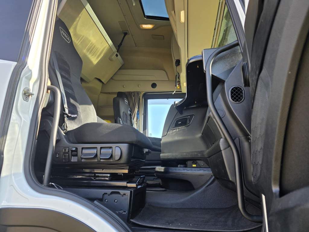 Fahrzeugabbildung Iveco 480 S-Way, Retarder, Klima Automat, 2 Kreis-Hydr