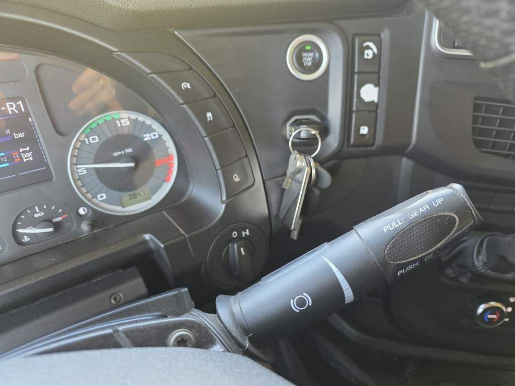 Fahrzeugabbildung Iveco 480 S-Way, Retarder, Klima Automat, 2 Kreis-Hydr