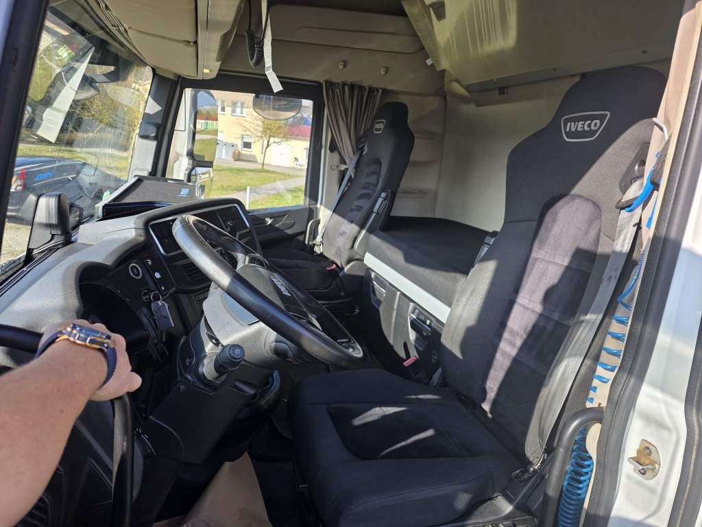 Fahrzeugabbildung Iveco 480 S-Way, Retarder, Klima Automat, 2 Kreis-Hydr