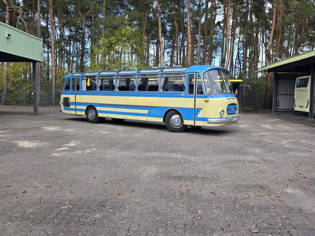 Fahrzeugabbildung Scania S12 Oldtimer, 5 Gang man Schaltung, 35+2+1