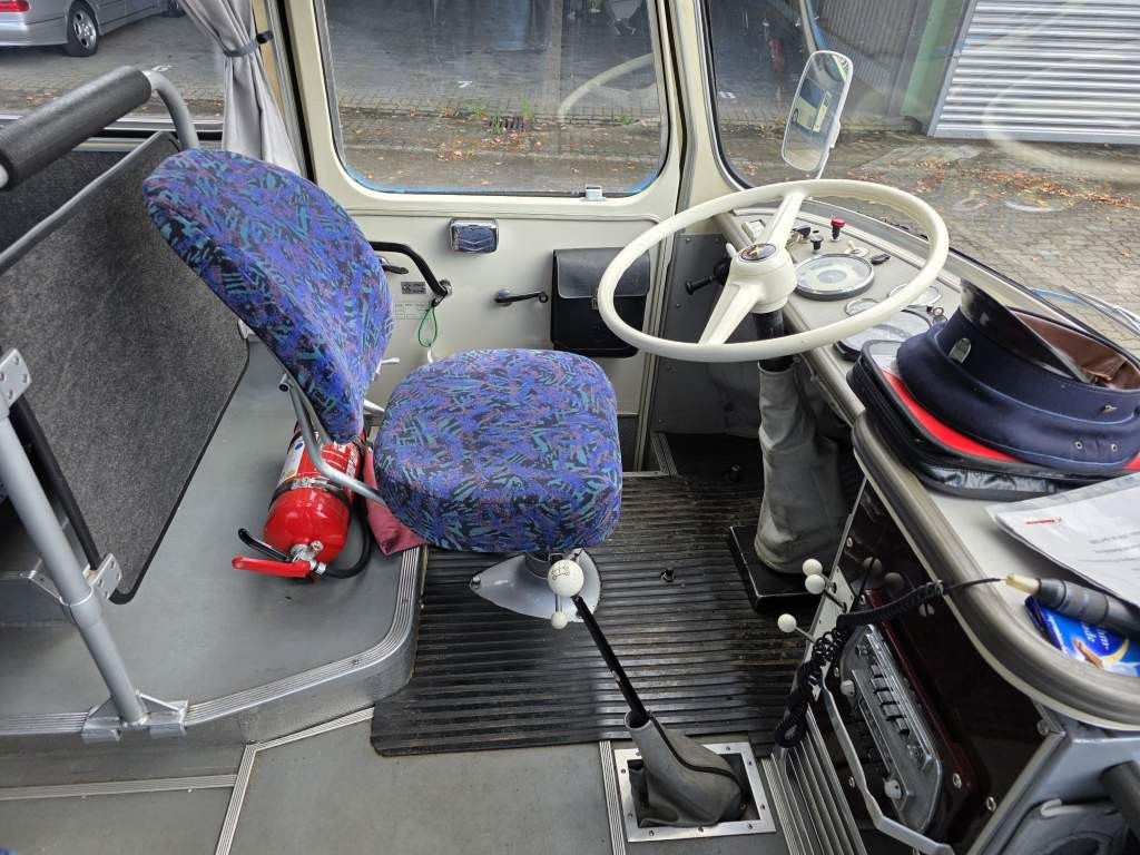 Fahrzeugabbildung Scania S12 Oldtimer, 5 Gang man Schaltung, 35+2+1