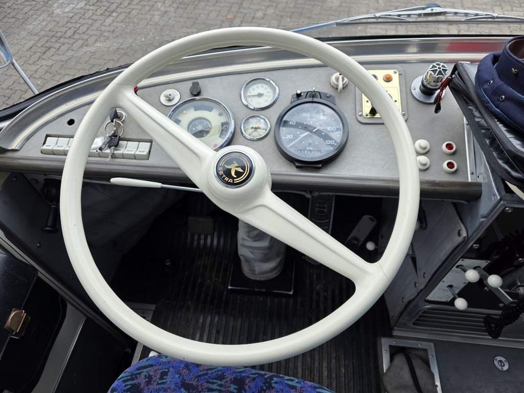 Fahrzeugabbildung Scania S12 Oldtimer, 5 Gang man Schaltung, 35+2+1