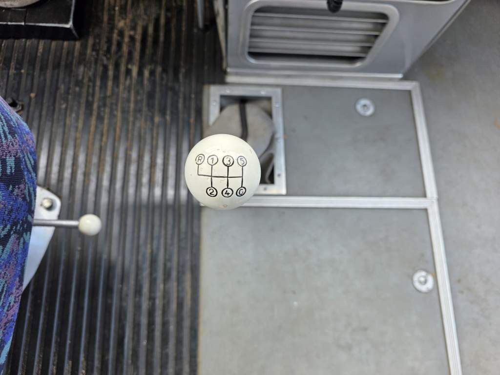 Fahrzeugabbildung Scania S12 Oldtimer, 5 Gang man Schaltung, 35+2+1