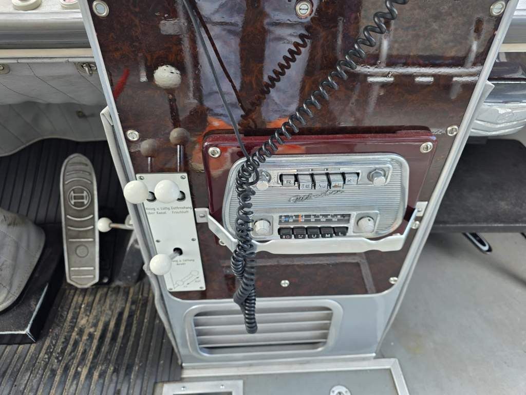 Fahrzeugabbildung Scania S12 Oldtimer, 5 Gang man Schaltung, 35+2+1