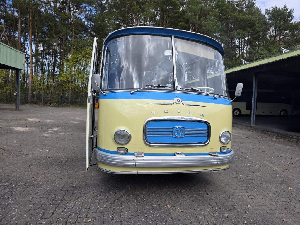 Fahrzeugabbildung Scania S12 Oldtimer, 5 Gang man Schaltung, 35+2+1