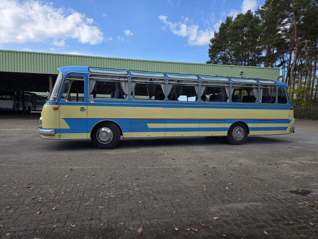 Fahrzeugabbildung Scania S12 Oldtimer, 5 Gang man Schaltung, 35+2+1