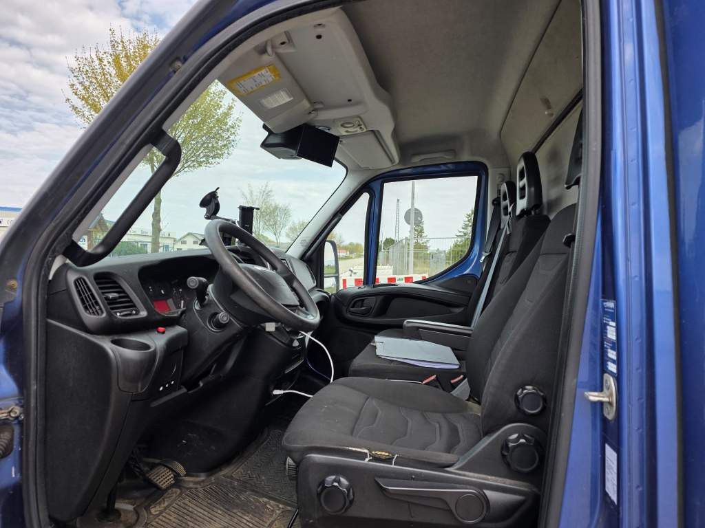 Fahrzeugabbildung Iveco 72-210 KJoffer mit Ladebordwand,AHK, Blatt/ Luft