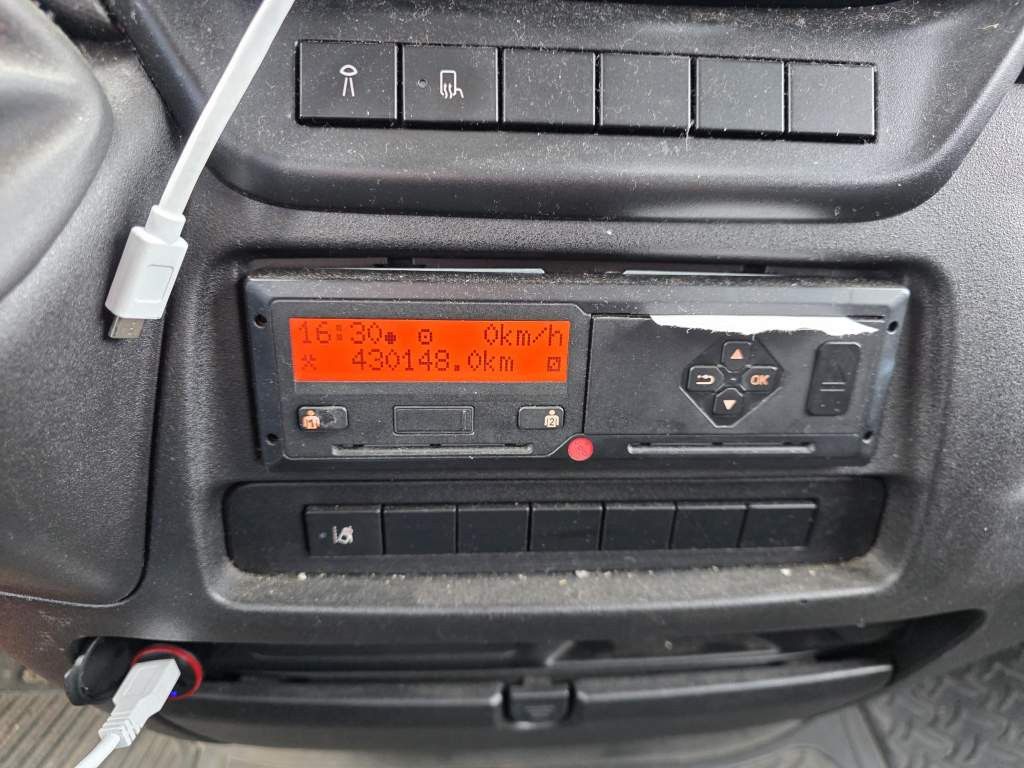 Fahrzeugabbildung Iveco 72-210 KJoffer mit Ladebordwand,AHK, Blatt/ Luft