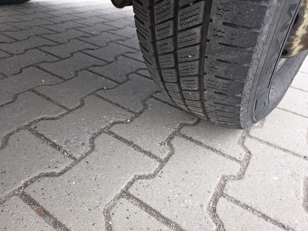 Fahrzeugabbildung Iveco 72-210 KJoffer mit Ladebordwand,AHK, Blatt/ Luft