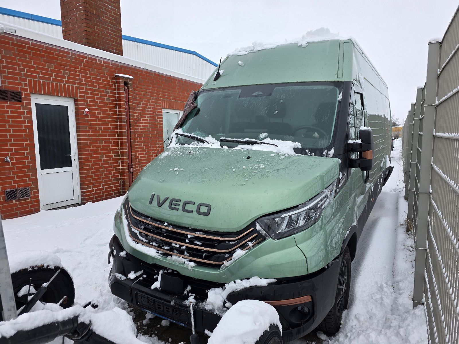 Fahrzeugabbildung Iveco 35S18 Kastenwagen Maxi hoch&lang, Unfall