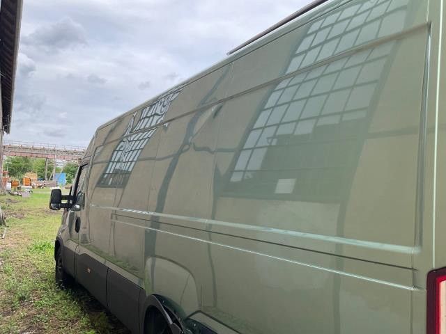 Fahrzeugabbildung Iveco 35S18 Kastenwagen Maxi hoch&lang, Unfall