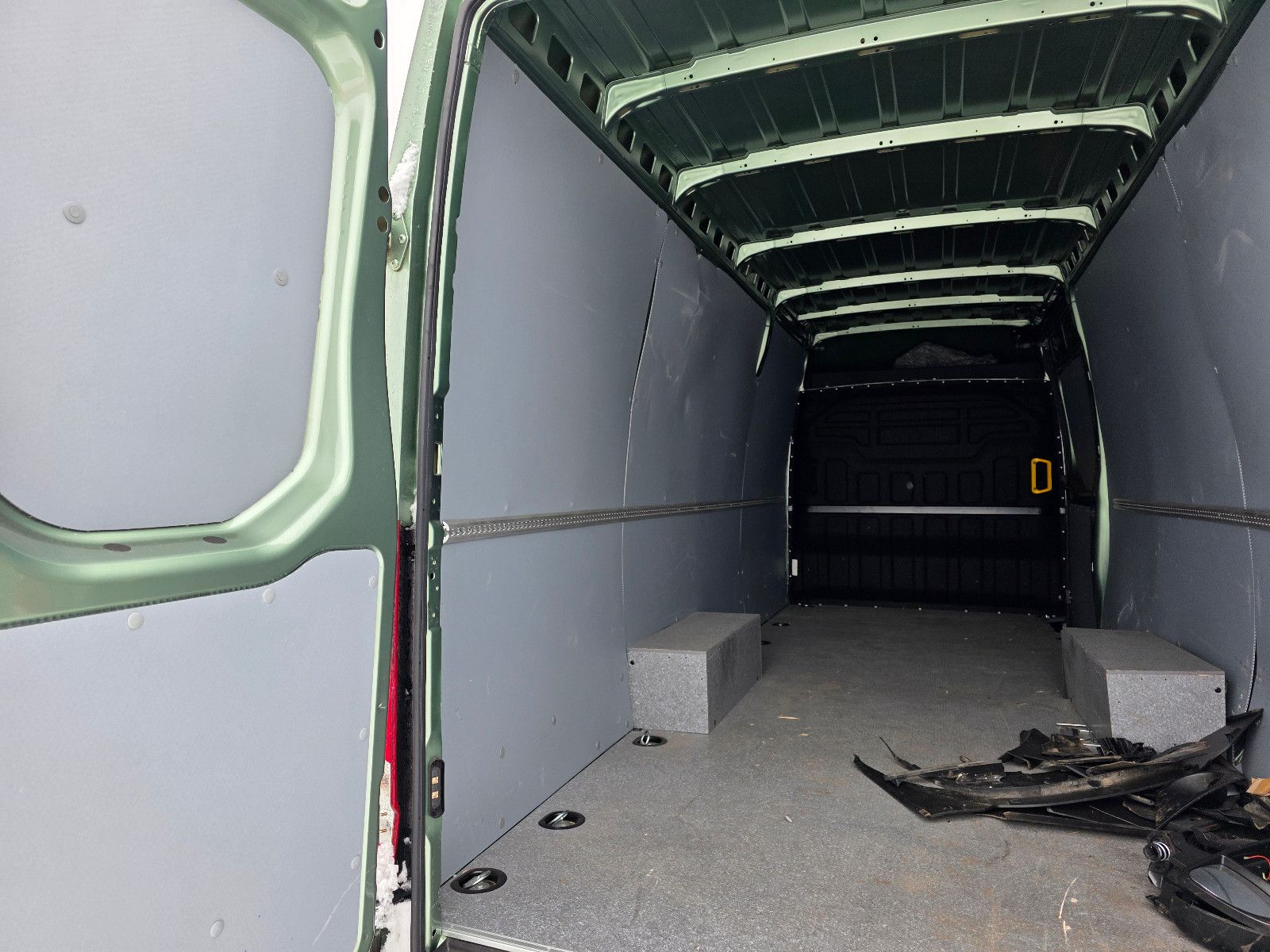 Fahrzeugabbildung Iveco 35S18 Kastenwagen Maxi hoch&lang, Unfall