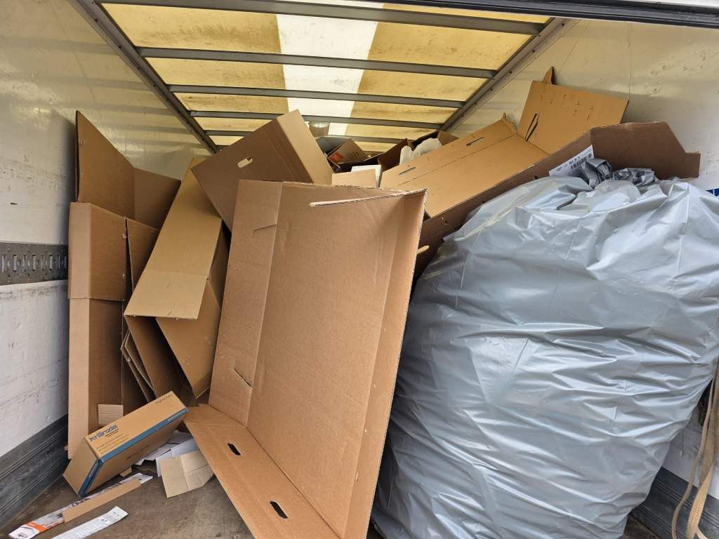 Fahrzeugabbildung Iveco 72-210 KJoffer mit Ladebordwand,AHK, Blatt/ Luft