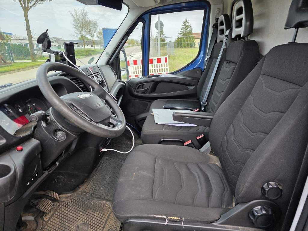 Fahrzeugabbildung Iveco 72-210 KJoffer mit Ladebordwand,AHK, Blatt/ Luft