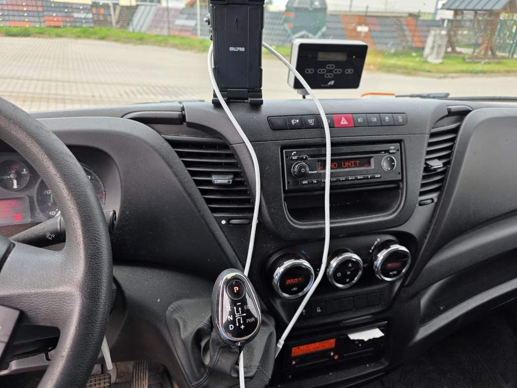 Fahrzeugabbildung Iveco 72-210 KJoffer mit Ladebordwand,AHK, Blatt/ Luft