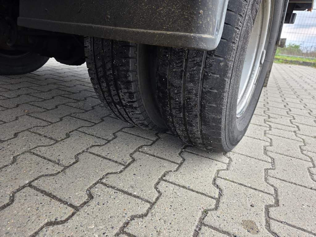 Fahrzeugabbildung Iveco 72-210 KJoffer mit Ladebordwand,AHK, Blatt/ Luft