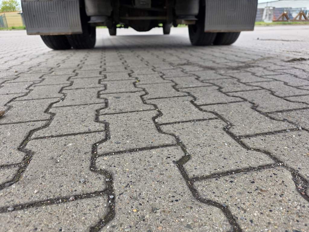 Fahrzeugabbildung Iveco 72-210 KJoffer mit Ladebordwand,AHK, Blatt/ Luft