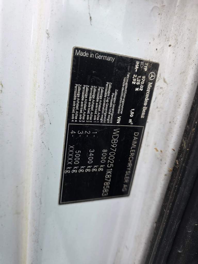 Fahrzeugabbildung Mercedes-Benz 818 Pritsche & Plane, manuelle 6 Gang Schaltung