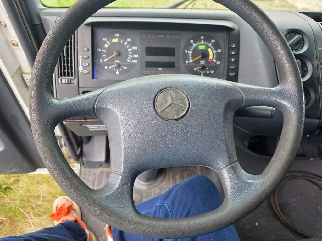 Fahrzeugabbildung Mercedes-Benz 818 Pritsche & Plane, manuelle 6 Gang Schaltung