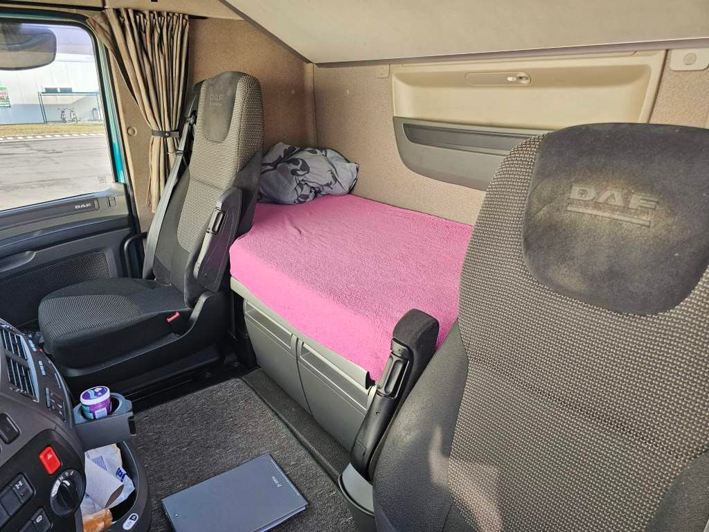 Fahrzeugabbildung DAF XF 410 Space Cab, Euro 6, Standklima
