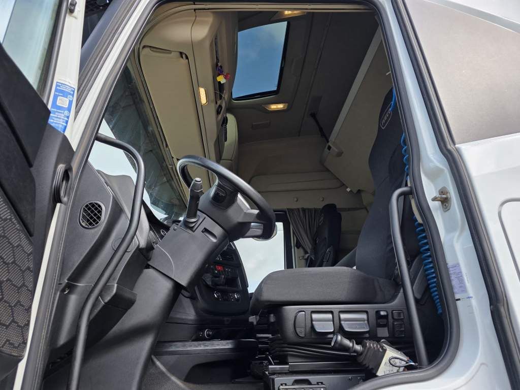Fahrzeugabbildung Iveco 480 S-Way, Retarder, Klima Automat, 2 Kreis-Hydr