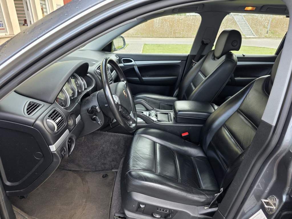 Fahrzeugabbildung Porsche Cayenne S 4.5 L mit 340 PS, V8, Allrad