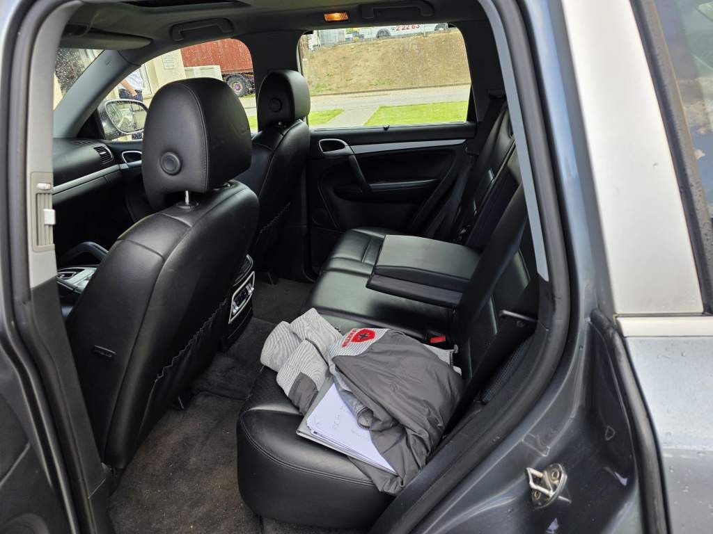 Fahrzeugabbildung Porsche Cayenne S 4.5 L mit 340 PS, V8, Allrad
