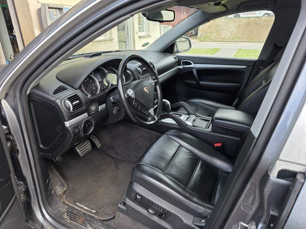 Fahrzeugabbildung Porsche Cayenne S 4.5 L mit 340 PS, V8, Allrad