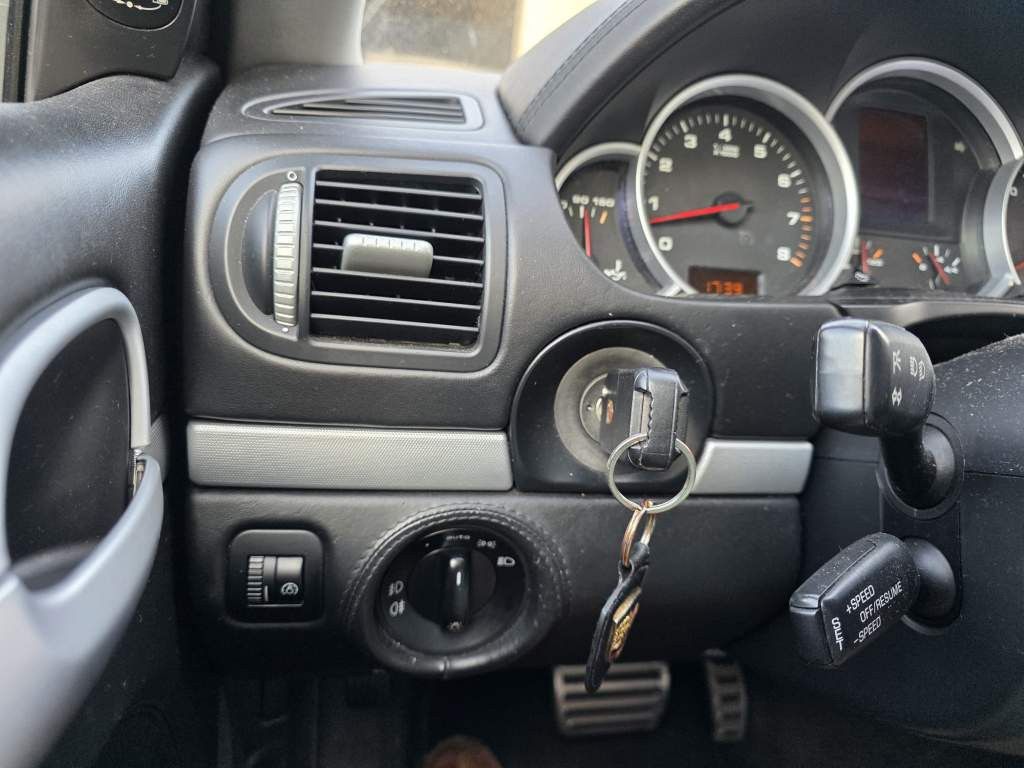 Fahrzeugabbildung Porsche Cayenne S 4.5 L mit 340 PS, V8, Allrad