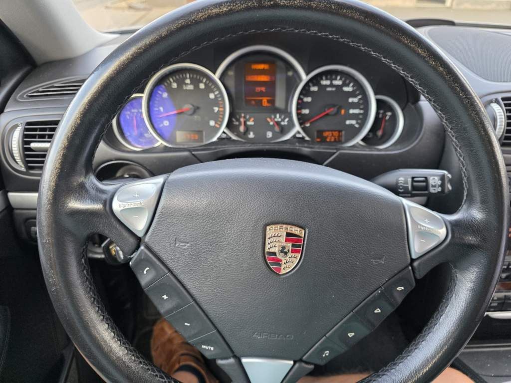 Fahrzeugabbildung Porsche Cayenne S 4.5 L mit 340 PS, V8, Allrad