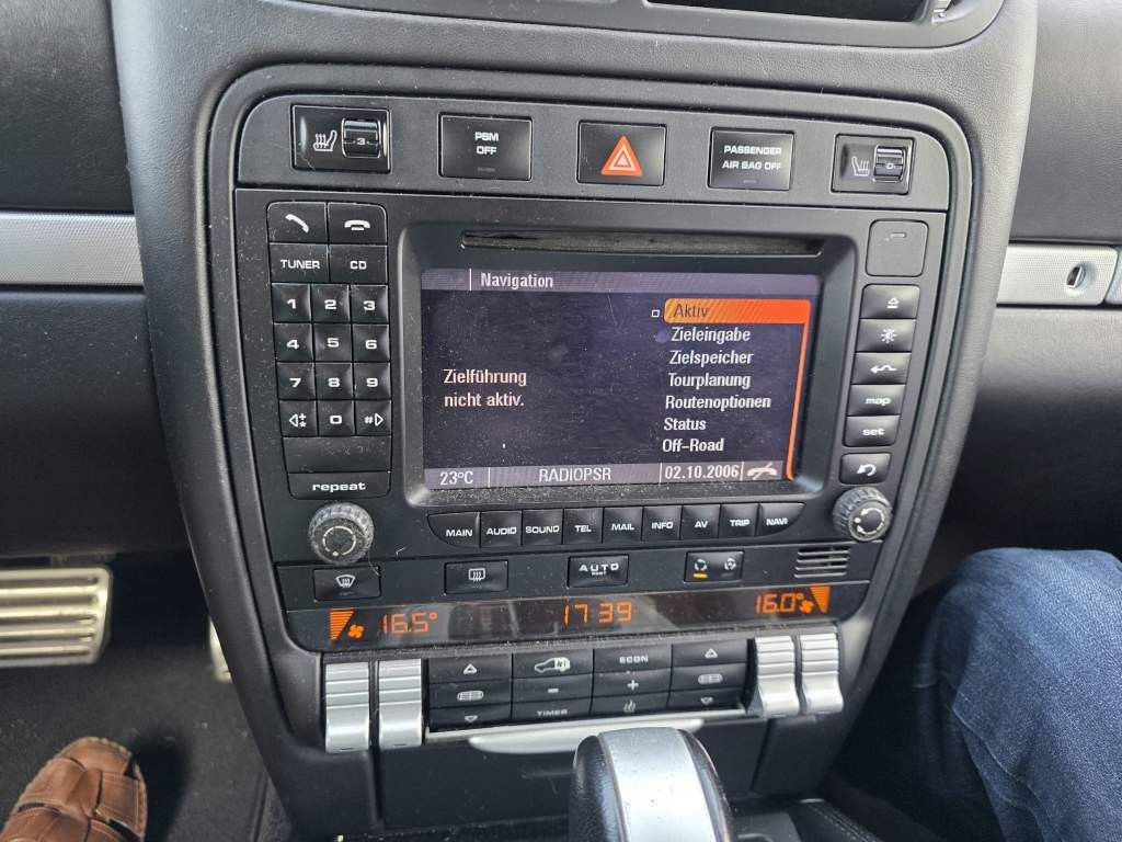 Fahrzeugabbildung Porsche Cayenne S 4.5 L mit 340 PS, V8, Allrad
