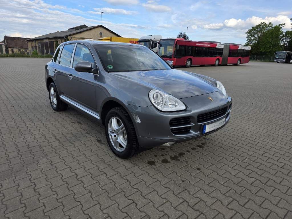 Fahrzeugabbildung Porsche Cayenne S 4.5 L mit 340 PS, V8, Allrad