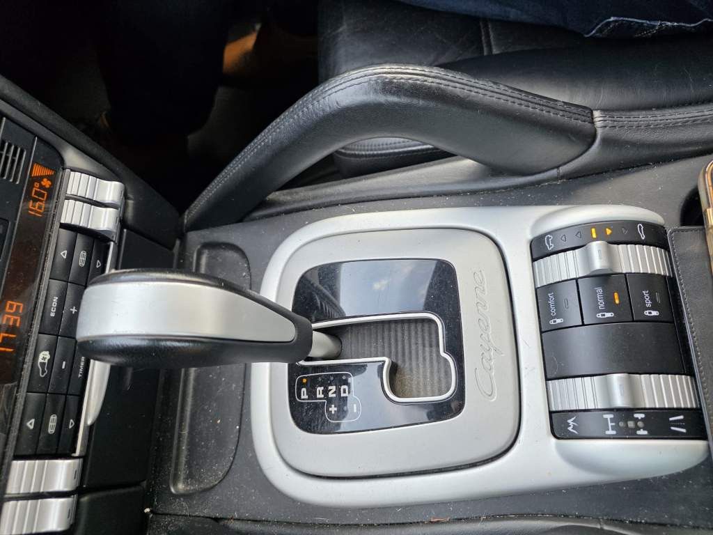 Fahrzeugabbildung Porsche Cayenne S 4.5 L mit 340 PS, V8, Allrad
