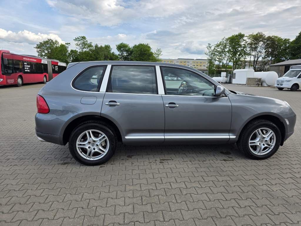 Fahrzeugabbildung Porsche Cayenne S 4.5 L mit 340 PS, V8, Allrad