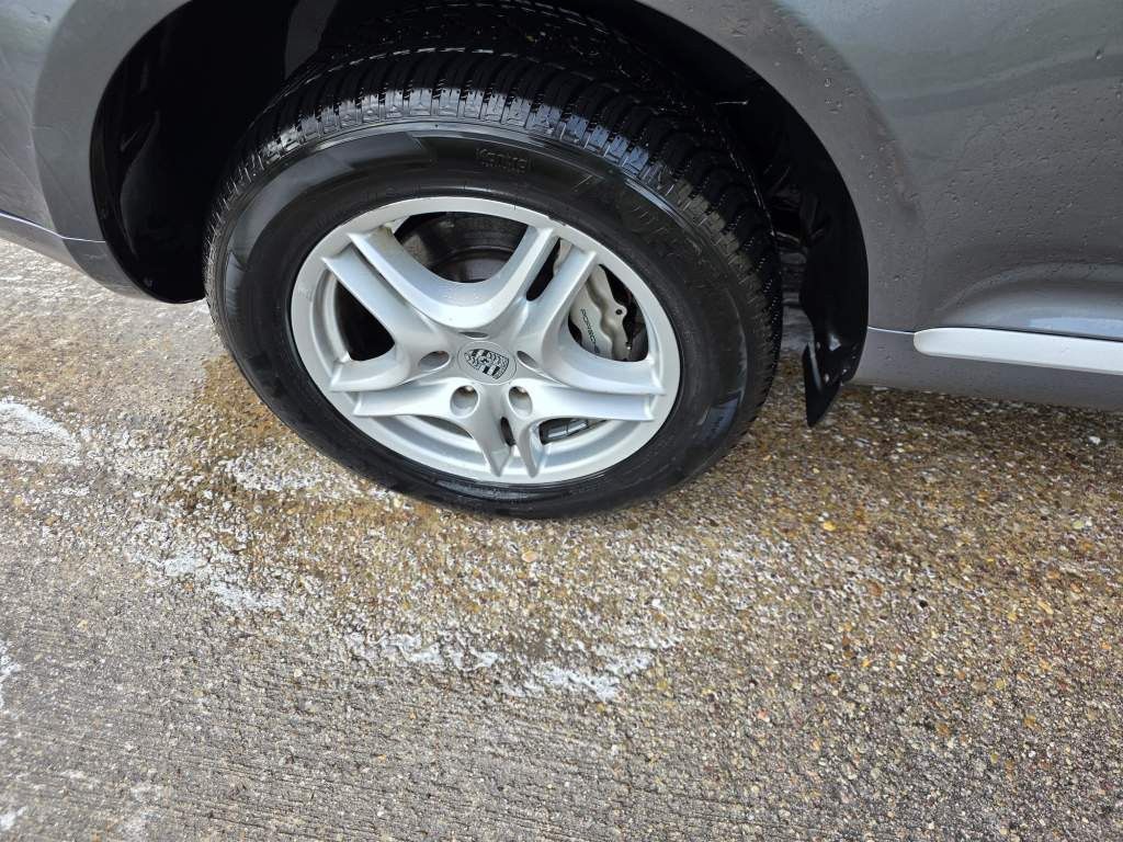 Fahrzeugabbildung Porsche Cayenne S 4.5 L mit 340 PS, V8, Allrad