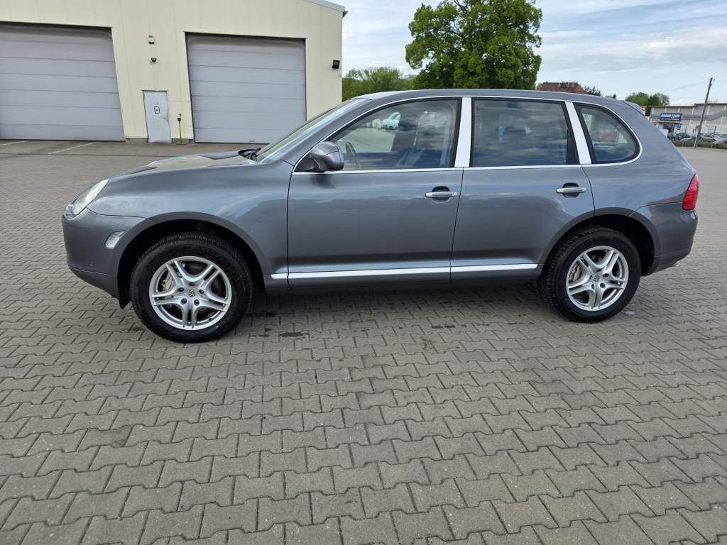 Fahrzeugabbildung Porsche Cayenne S 4.5 L mit 340 PS, V8, Allrad