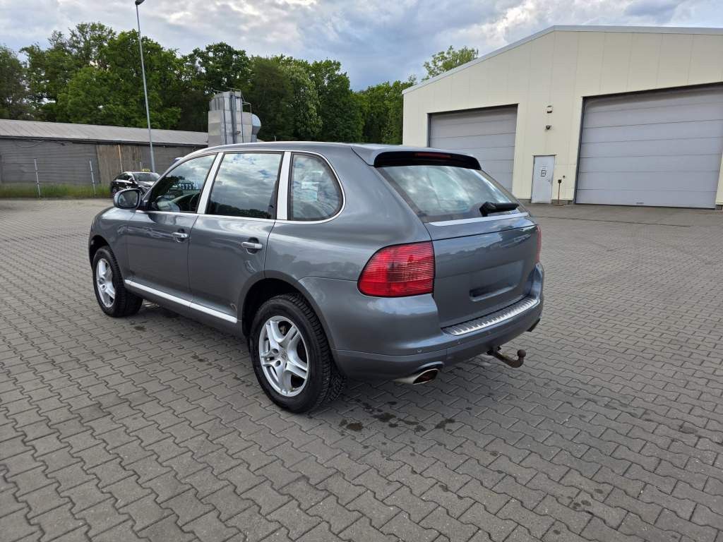 Fahrzeugabbildung Porsche Cayenne S 4.5 L mit 340 PS, V8, Allrad