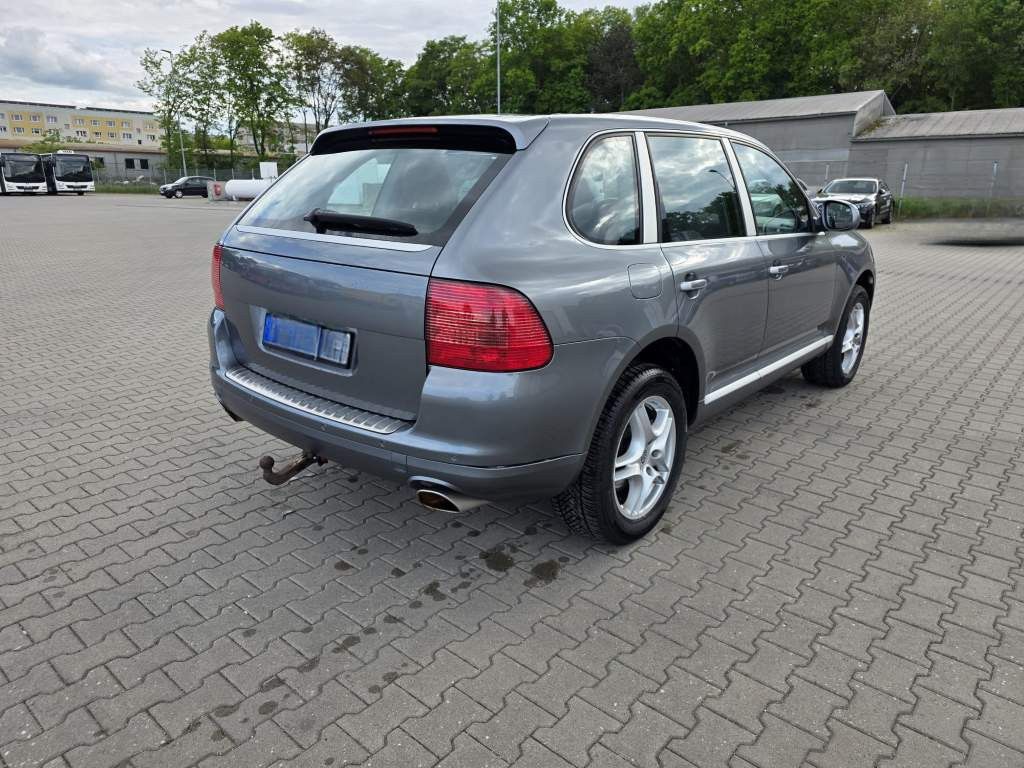 Fahrzeugabbildung Porsche Cayenne S 4.5 L mit 340 PS, V8, Allrad