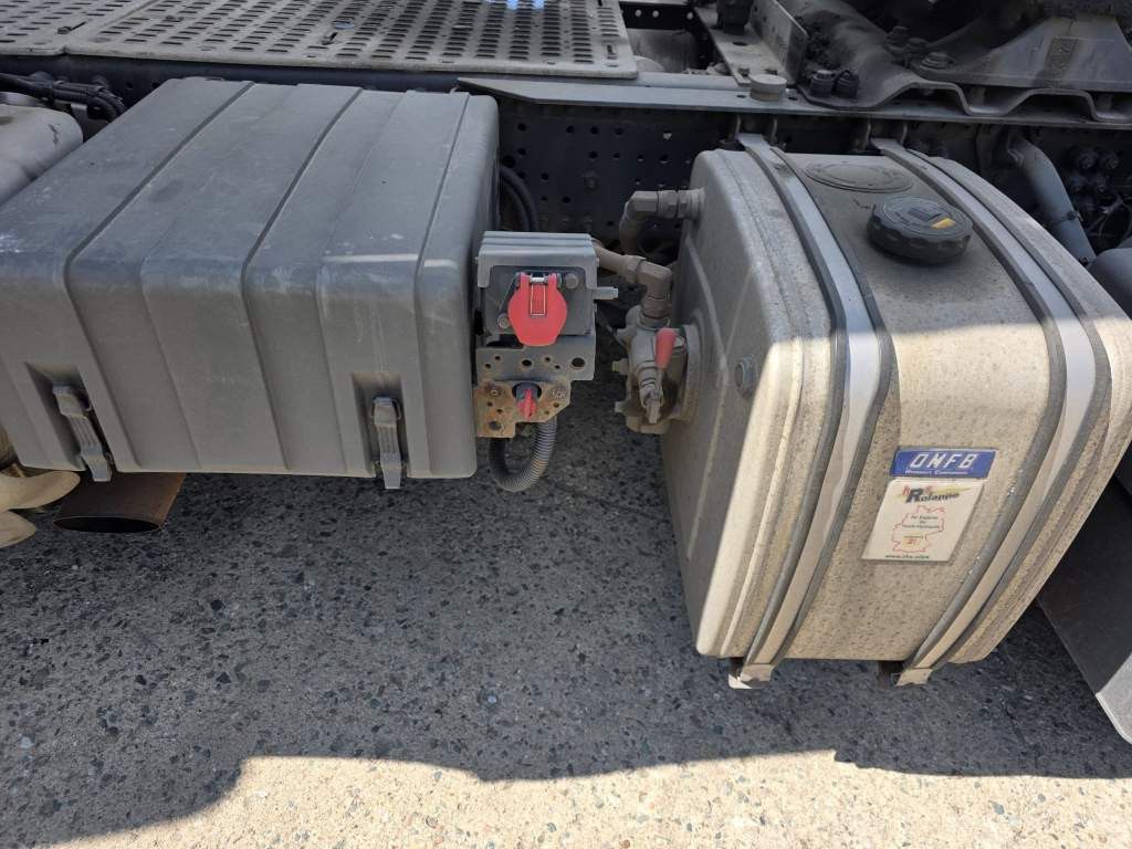 Fahrzeugabbildung Iveco 480AS440ST/P, 2 Kreiis Hydraulik,Wartungsvertrag