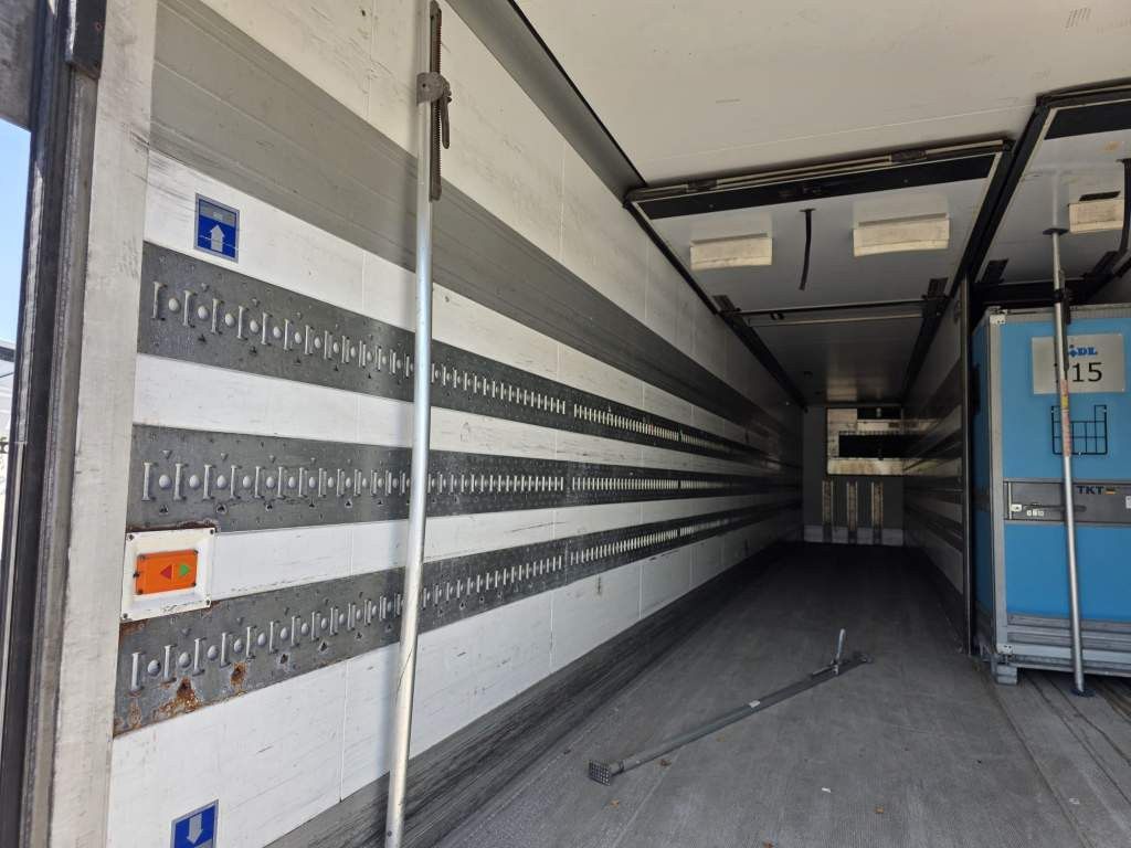 Fahrzeugabbildung Schmitz Cargobull Tiefkühler, 3 Kammern, Lenkachse, Carrier Vector