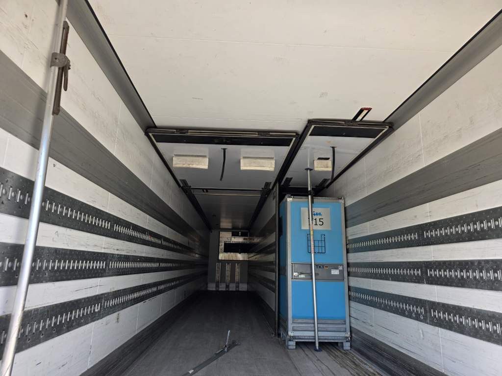 Fahrzeugabbildung Schmitz Cargobull Tiefkühler, 3 Kammern, Lenkachse, Carrier Vector