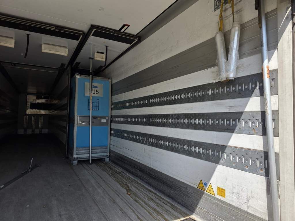 Fahrzeugabbildung Schmitz Cargobull Tiefkühler, 3 Kammern, Lenkachse, Carrier Vector